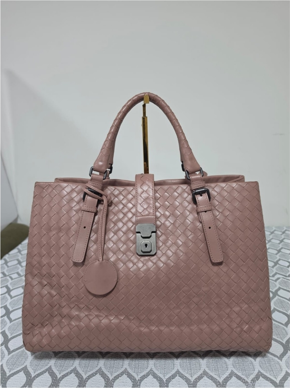 BOTTEGA VENETA Intrecciato Woven Nappa Leather Roma Tote Bag Nude